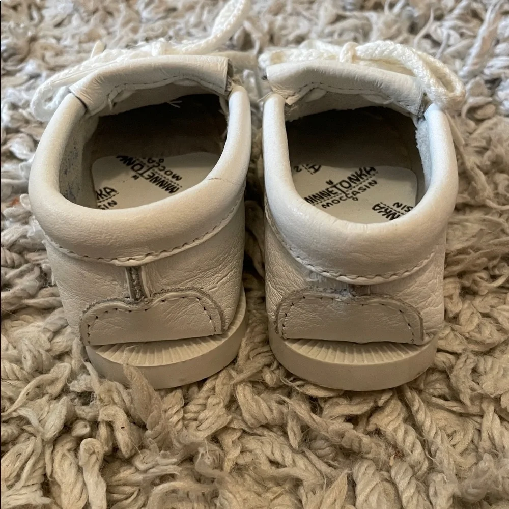 Minnetonka Thunderbird White Leather Moccasin, Size 2, Made in U.S.A.